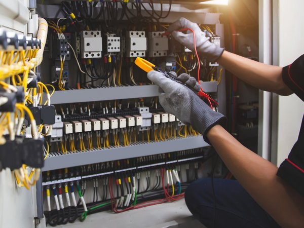 PAVIS Elektroinstallationen: Zuverlässige und reibungslose Abläufe